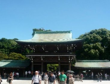 Tourists at Meiji Jingu