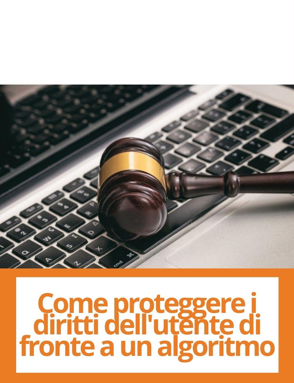 Immagine con link ad articoli su temi simili. L'immagine di un martello appoggiato su un computer rimanda all'articolo intitolato: Come proteggere i diritti dell'utente di fronte a un algoritmo