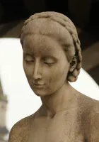 statua di donna