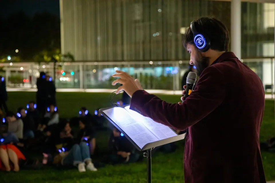 A singing performance for the Bocconi community during the Silent Concert.
