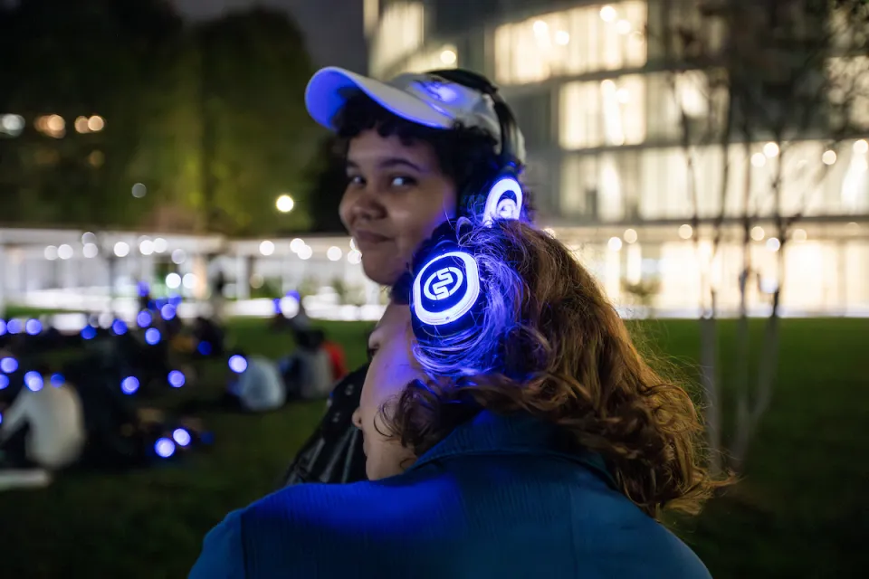 Studenti durante un evento di Isole Sonore.