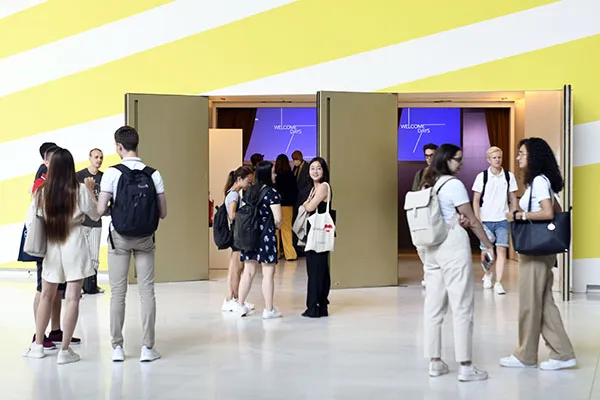 Gruppo di studenti on campus
