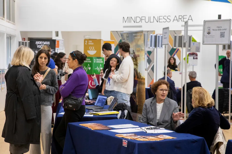 The volunteering associations presenting their work to the students in the Campus Life halls.