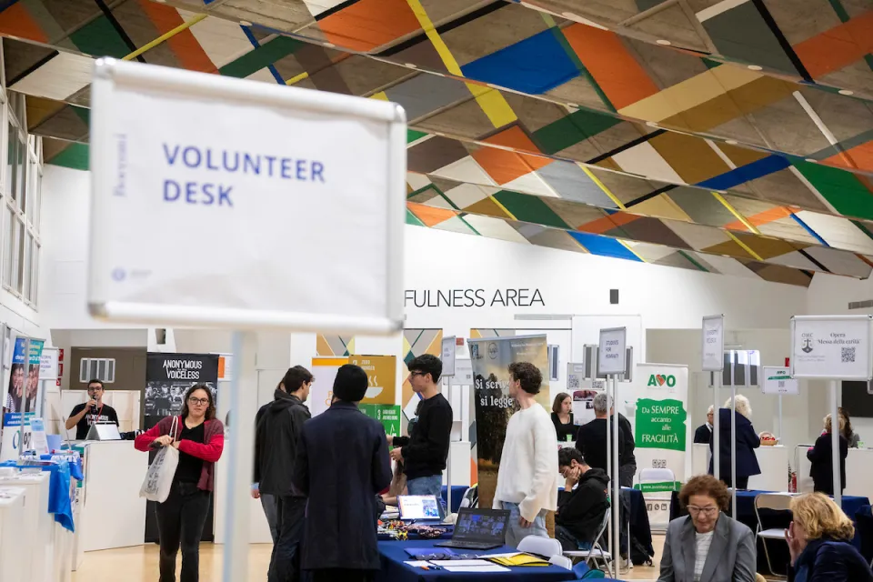 The volunteering associations presenting their work to the students in the Campus Life halls.