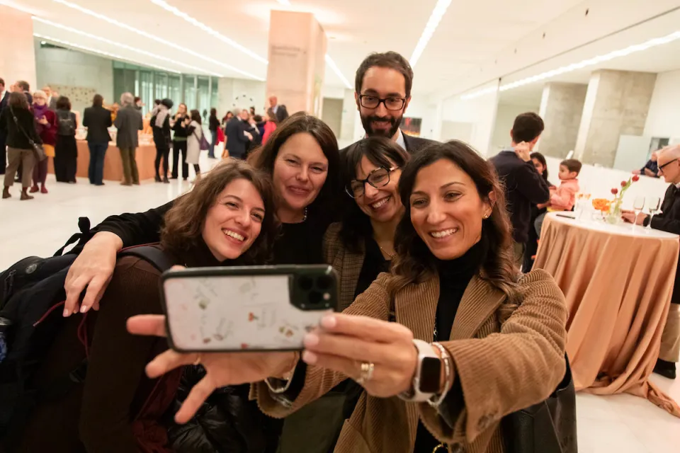 Researchers celebrating with a selfie at Researchers’ Night, Foyer of the Aula Magna.