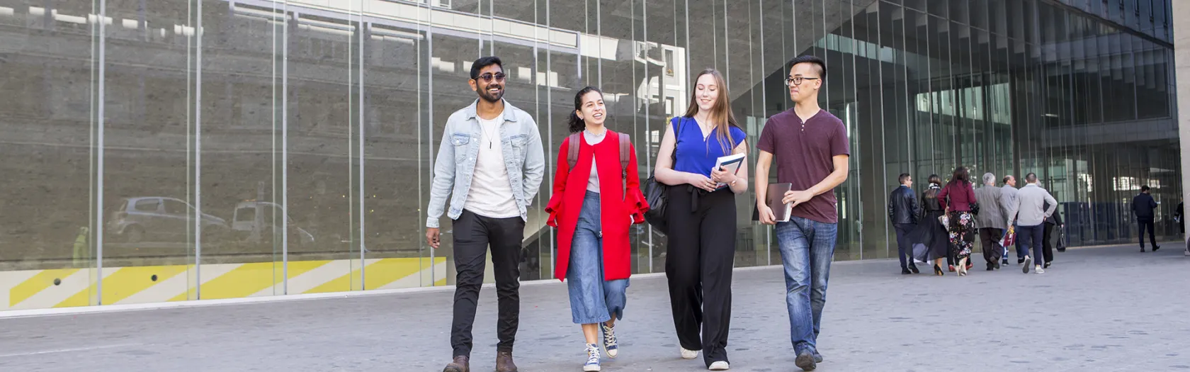 Gruppo di studenti on campus