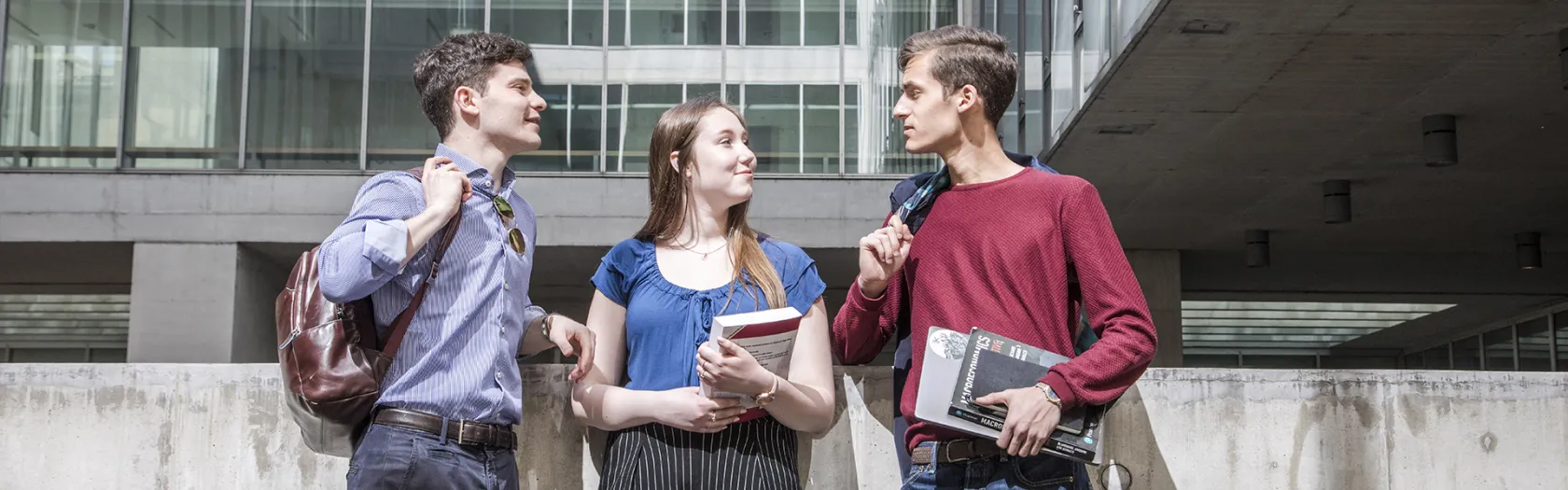Gruppo di studenti on campus