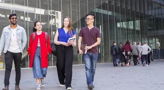 Gruppo di studenti on campus