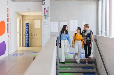 Gruppo di studenti on campus